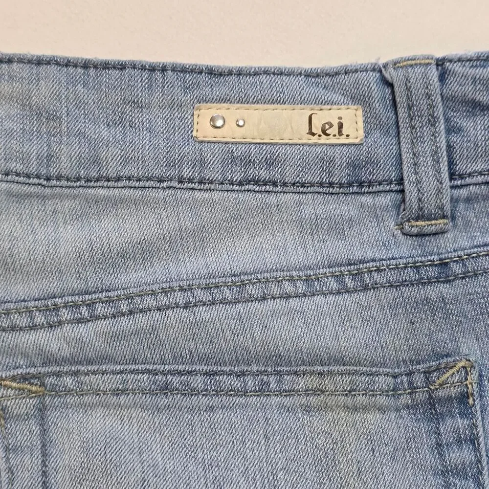 L.E.I. Sophia Hipster Flare Women's Size 15 Y2K Style Low Rise Flare Jeans